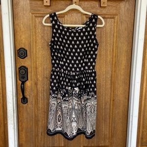 Pinky | Black sleeveless dress w/ cream design